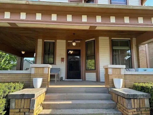 Historic Vacation Home Rental near Hocking Hills in Nelsonville Ohio