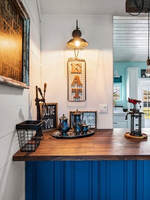 House, 1 King Bed, Patio, Mountain View | Private kitchen