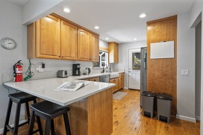 Fridge, oven, stovetop, dishwasher - Heavenly Ski Escape - Spacious 4BR Mountain Chalet (Stateline)