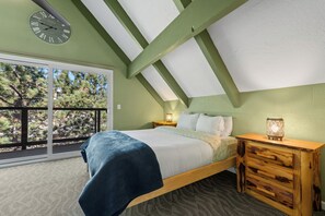 4 bedrooms, desk, iron/ironing board, travel cot