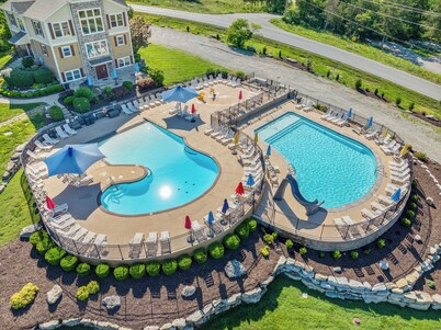 Canoe Creek Lodge: 2 Pools, Private Hot Tub and Game Loft in Branson Canyon