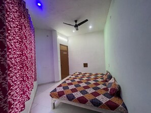 3 bedrooms, iron/ironing board, free WiFi, wheelchair access - Arya Sadan Homestay  (Mathura)