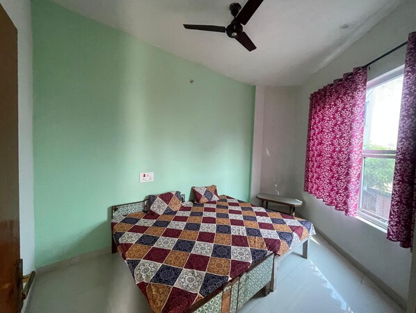 3 bedrooms, iron/ironing board, free WiFi, wheelchair access