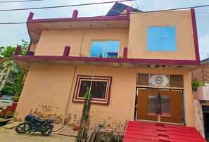 Exterior - Arya Sadan Homestay  (Mathura)