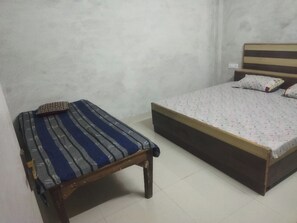 4 bedrooms, iron/ironing board, free WiFi