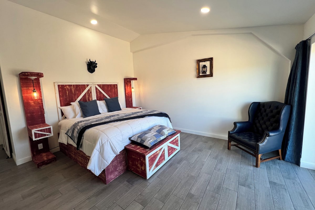 Design Double Room, 1 King Bed, Mountain View | Egyptian cotton sheets, premium bedding, pillowtop beds