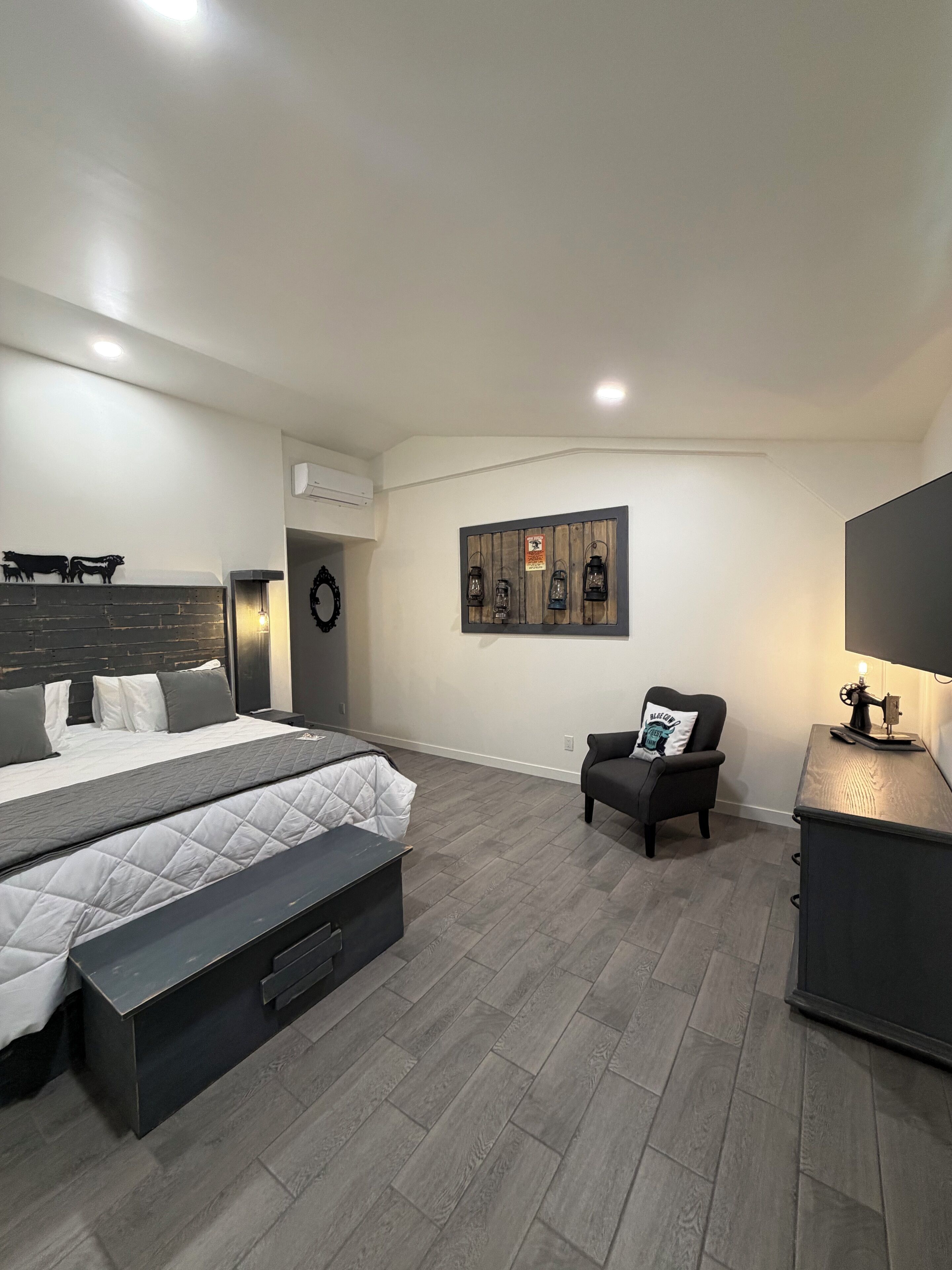 Egyptian cotton sheets, premium bedding, pillow-top beds