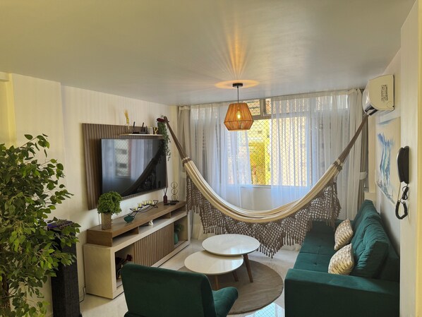 Smart TV, stereo - Apartamento Lindo Frente ao mar de 2 Quartos Localizaçao Imbativel na Beira mar (Fortaleza)