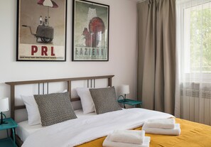 2 bedrooms, iron/ironing board, WiFi, bed sheets - Metro Stokłosy 2-Bedroom Apartment (Warszawa)
