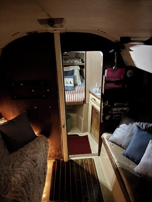 Comfort Cabin | Living area | IPod dock