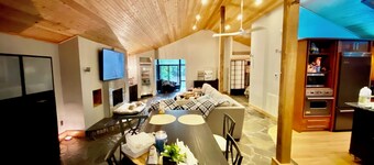 Cozy open studio cabin with a relaxing vibe on serene Lake Harding.