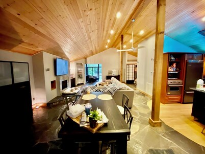 Cozy open studio cabin with a relaxing vibe on serene Lake Harding.