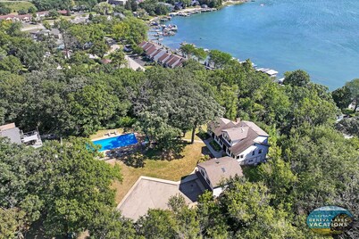 The Highland House - Heated Pool, Lake Elizabeth Pier, Game Room! Perfect for families and groups