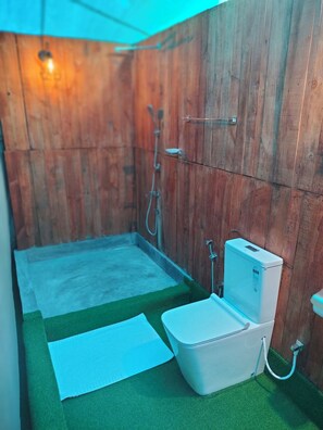 Dusche, Regendusche, umweltfreundliche Kosmetikartikel, Bidet