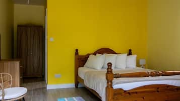 1 habitación, tabla de planchar con plancha, wifi y ropa de cama