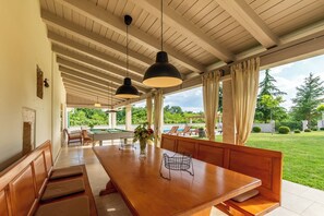 Outdoor dining - Villa Pepi (Istria - Zabrežani) (Zabrežani)