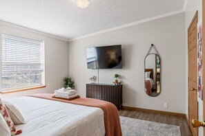 3 habitaciones, escritorio, tabla de planchar con plancha y wifi gratis