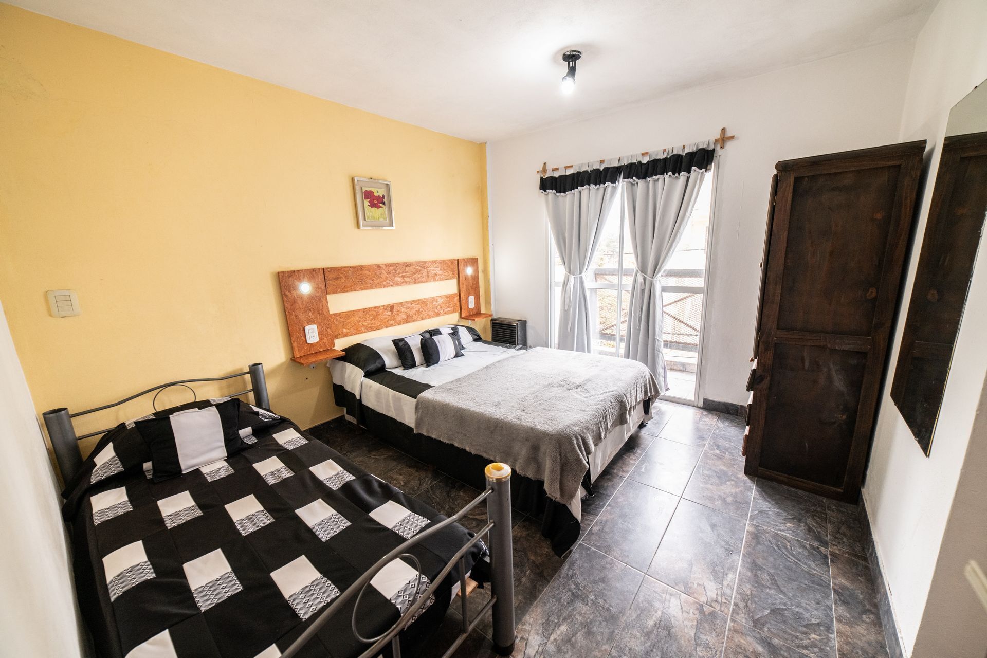 1 bedroom, bed sheets