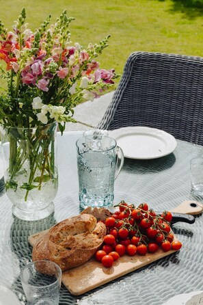 Unclassified image, 3 of 85, button