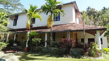 Bagian depan properti