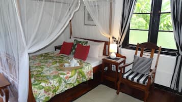 Double or Twin Room, Mountain View | Desk