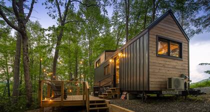 Luxury Tiny Home in Deep Gap with Hot Tub and Fireplace