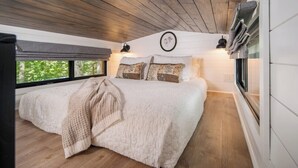 1 habitación, escritorio, tabla de planchar con plancha y wifi