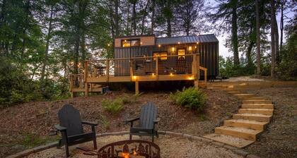 Luxury Tiny Home in Deep Gap with Hot Tub and Fireplace