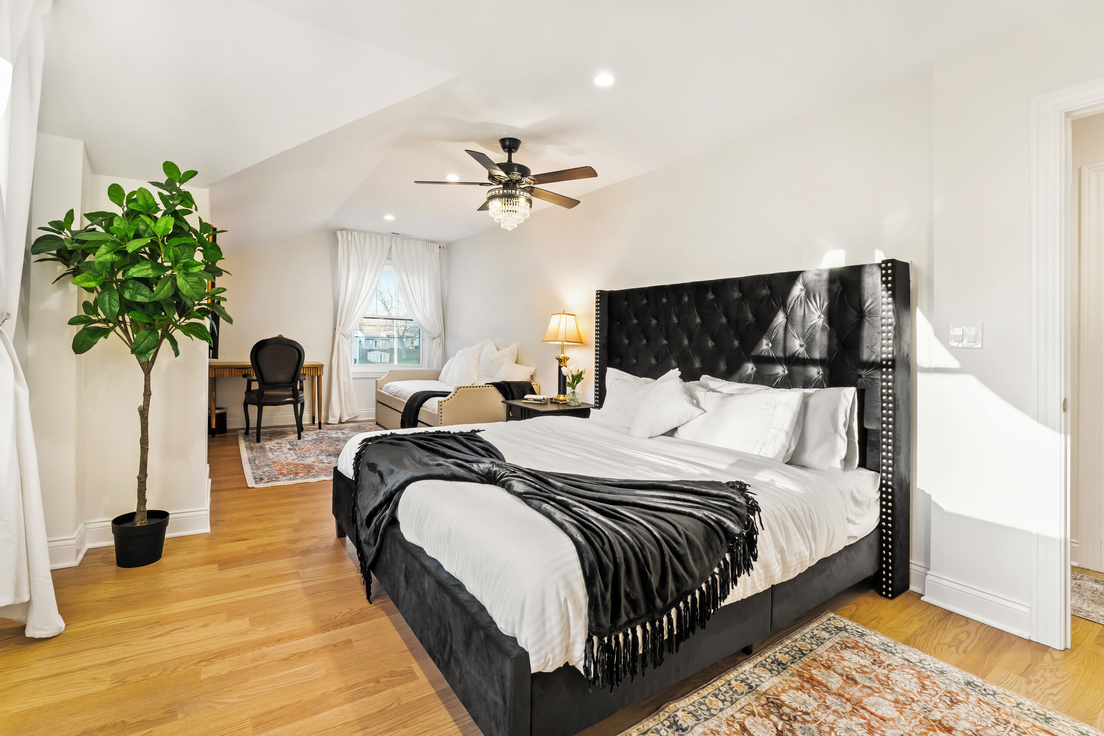 5 bedrooms, iron/ironing board, WiFi, bed sheets