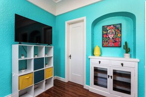 Interior - Entire rental unit in Long Beach, California
3 guests Studio 2 beds1 bath (Long Beach)