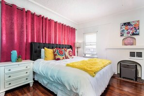 1 bedroom, iron/ironing board, WiFi, bed sheets - Entire rental unit in Long Beach, California
3 guests Studio 2 beds1 bath (Long Beach)