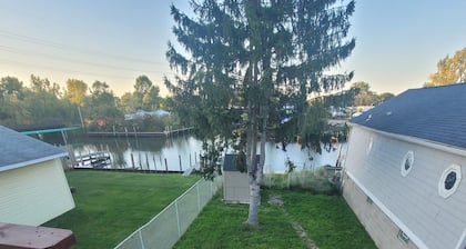Waterfront with boat dock 3-bedroom house on Detroit River canal. Good for 8