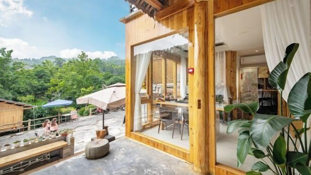 Unclassified image, 1 of 96, button - Zhaoxing Dong Village at that time, flowers blossoming, live music, courtyard homestay (Liping)