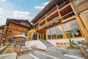 Unclassified image, 5 of 37, button - Zhaoxing Dong Village at that time, flowers blossoming, live music, courtyard homestay (Liping)