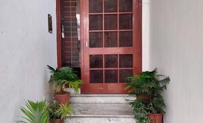 Exterior detail - Karta-Purakh an Ayurvedic Stay (Amritsar)