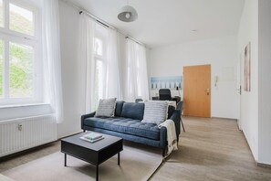 TV, stereo - Inviting Mitte 1BR w/ Balcony, Fully Equipped, by Blueground (Berlin)