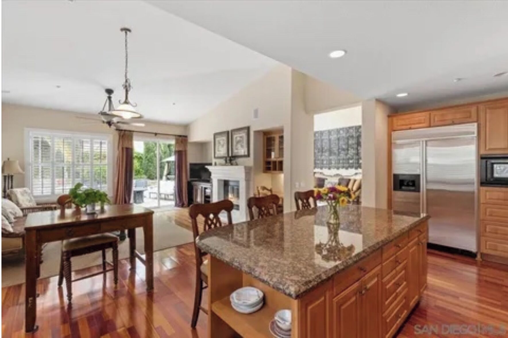 المنشأة من الداخل