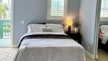 4 bedrooms, iron/ironing board, WiFi, bed sheets