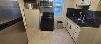 Waterfront with boat dock 1-bedroom on Detroit River canal. Good for 4 people