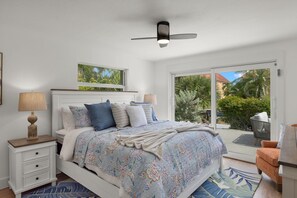 4 bedrooms, desk, free WiFi, bed sheets - Exceptional canal front home, beautiful design, steps to beach! (Sanibel)