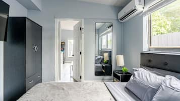 2 bedrooms, iron/ironing board, free WiFi, bed sheets