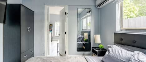 2 bedrooms, iron/ironing board, free WiFi, bed sheets