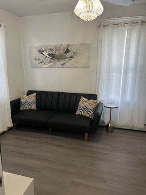 Smart TV - Cozy 1-bedroom apartment in awesome North Providence with AC (North Providence)