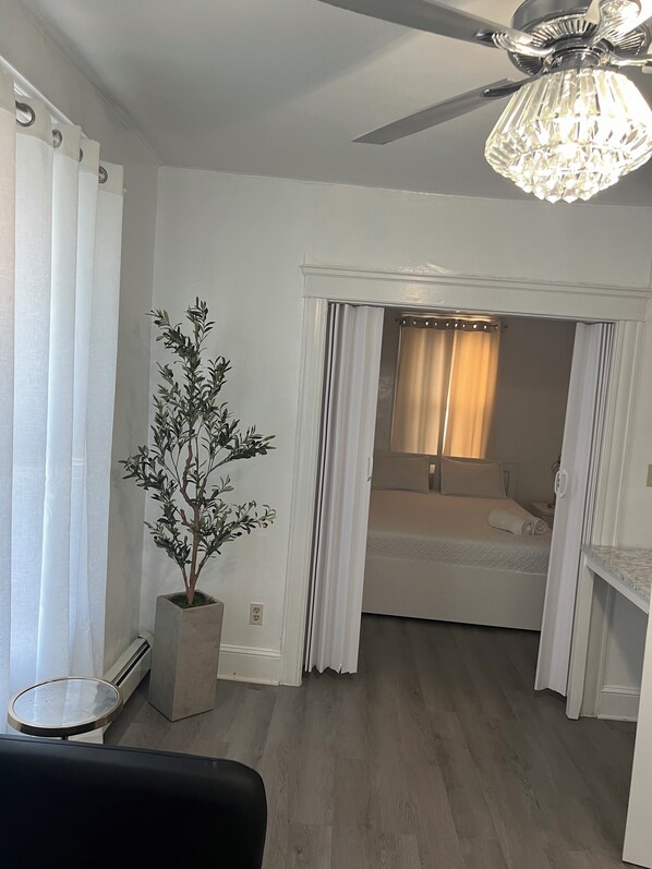 1 bedroom, iron/ironing board, free WiFi, bed sheets - Cozy 1-bedroom apartment in awesome North Providence with AC (North Providence)