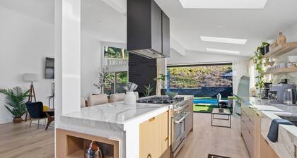 New Chic & Spacious, Pool, Hot Tub Pristine, Free Park,AC,Hike, Groups