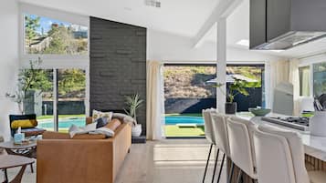 Smart TV, fireplace, books