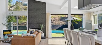 New Chic & Spacious, Pool, Hot Tub Pristine, Free Park,AC,Hike, Groups