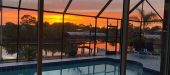 Pet Friendly Canal Front 3-Bedroom Grand Villa with Pool, Linai and Dock