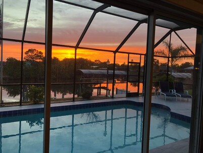 Pet Friendly Canal Front 3-Bedroom Grand Villa with Pool, Linai and Dock