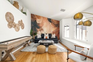 Smart TV - Unique Chique backyard! Games, pool & so much more! (Scottsdale)